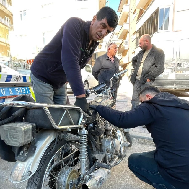 Karaman'da sürücüsünün bırakıp kaçtığı motosikletin şase numarasının kazınm...