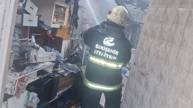 Eskişehir'de evde çıkan yangın söndürüldü