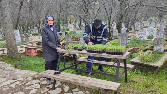 Büyükşehir'in mezarlıklarda bayram hazırlığı sürüyor
Uncalı ile Kurşunlu Mezarlığı arasında ring seferleri