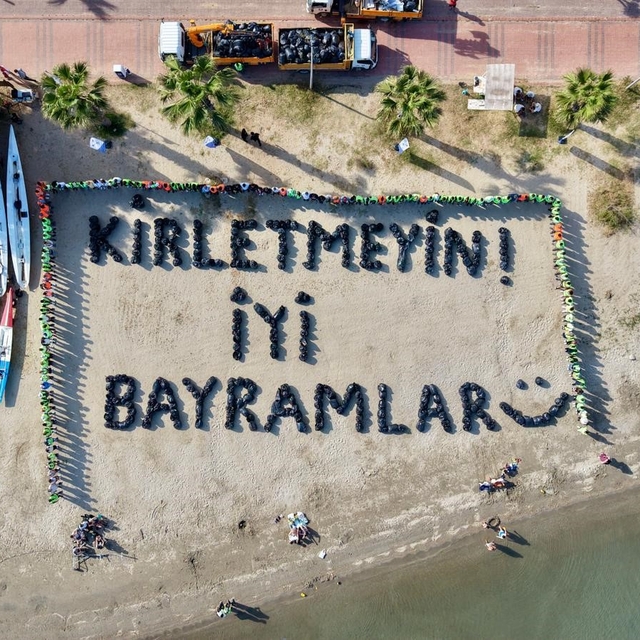 Bodrum'da çevre seferberliği
Denizden 2,5 ton atık çıkarıldı