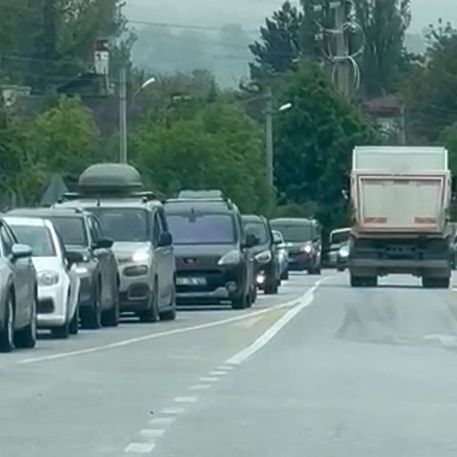 Bolu'da alternatif yollarda uzun araç kuyrukları oluştu