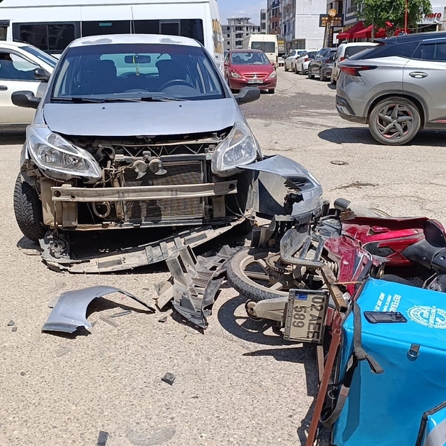 Otomobil ile motosiklet çarpıştı: 1 yaralı
