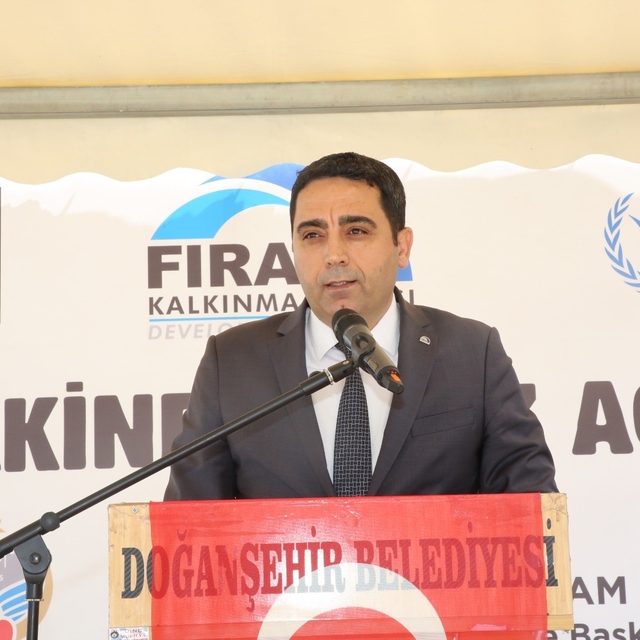 Doğanşehir'de buğday üretimine güç katacak ortak tarım makineleri parkı açı...