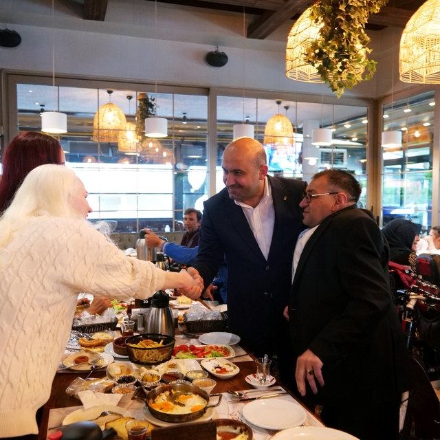 AK Parti Eskişehir İl Başkanı Albayrak, engelli bireyler ile buluştu