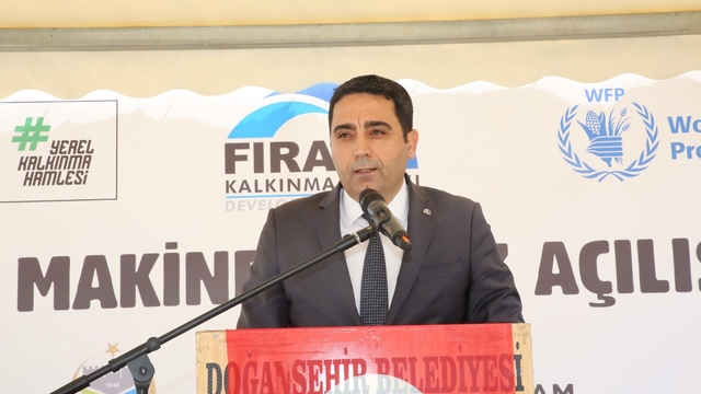 Doğanşehir'de buğday üretimine güç katacak ortak tarım makineleri parkı açıldı