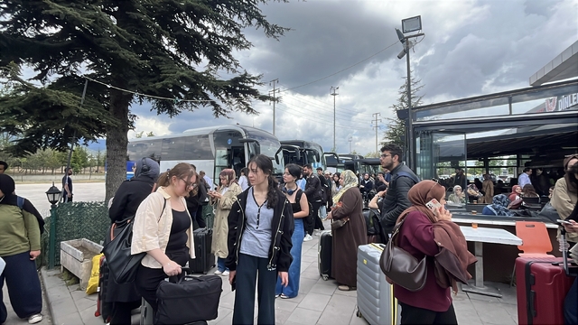 Öğrenciler Bolu Otogarı'nda yoğunluk oluşturdu