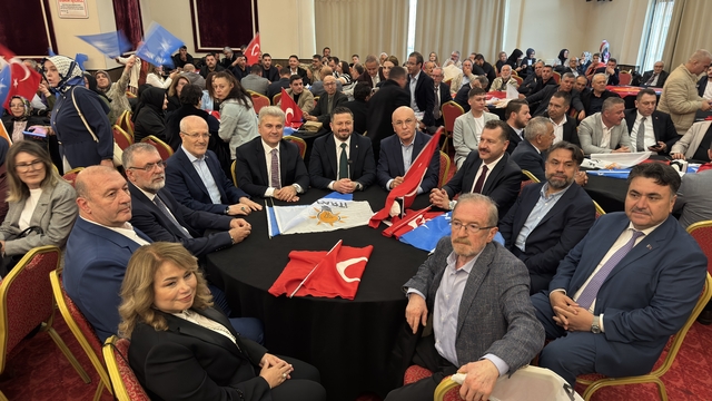 Balıkesir'de AK Parti teşkilatınca bayramlaşma programı düzenlendi