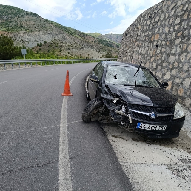 Kontrolden çıkan araç bariyerlere çarptı: 1 yaralı