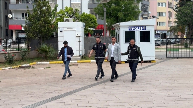 İstanbul merkezli 'rüşvet' soruşturmasında CHP'li il başkanı adliyede
