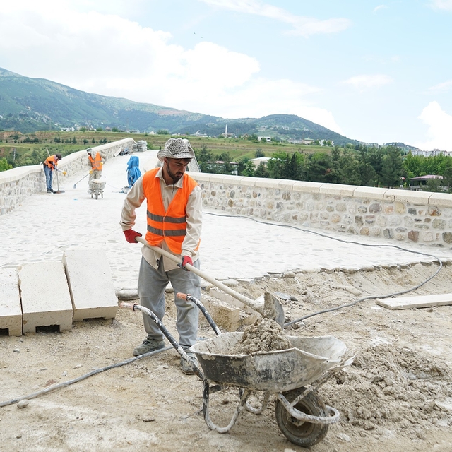 Kahramanmaraş'ta tarihi Ceyhan Köprüsü yenileniyor