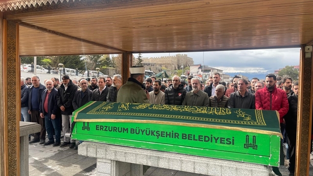 Gazeteci Orhan Akdal'a son görev