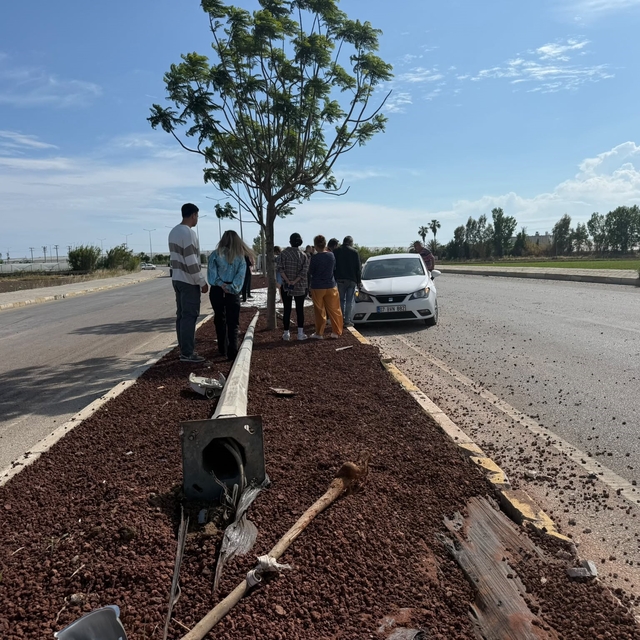 Antalya'da otomobil ile kamyonet çarpıştı: 7 yaralı