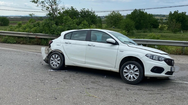 Çanakkale'de 2 otomobilin çarpıştı: 2 ölü, 3 yaralı