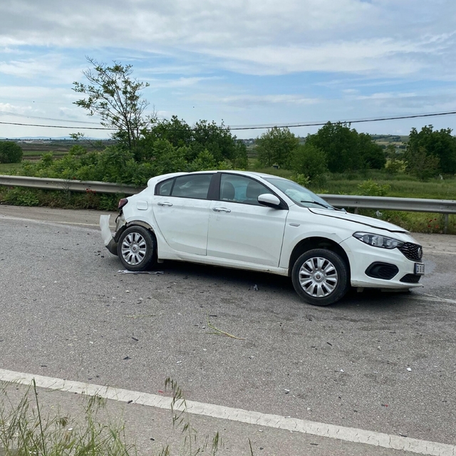 Çanakkale'de 2 otomobilin çarpıştı: 2 ölü, 3 yaralı