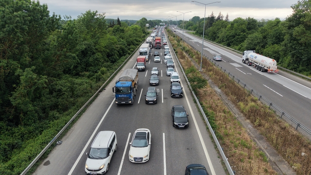 Anadolu Otoyolu'nun Düzce geçişinde bayram trafiği