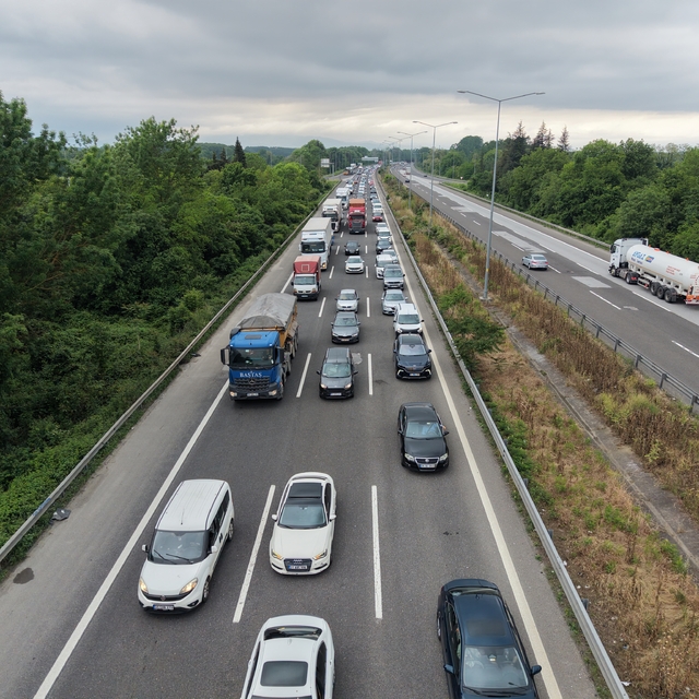 Anadolu Otoyolu'nun Düzce geçişinde bayram trafiği