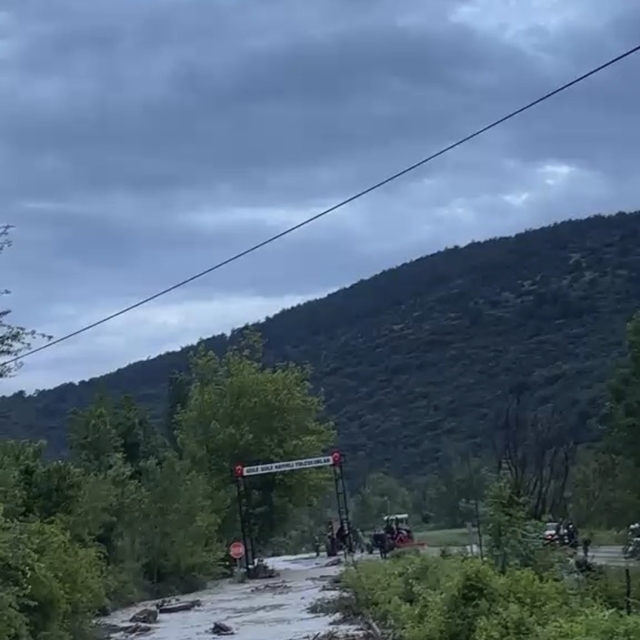Niksar'da sel alarmı: Dereler taştı, araziler suya gömüldü
