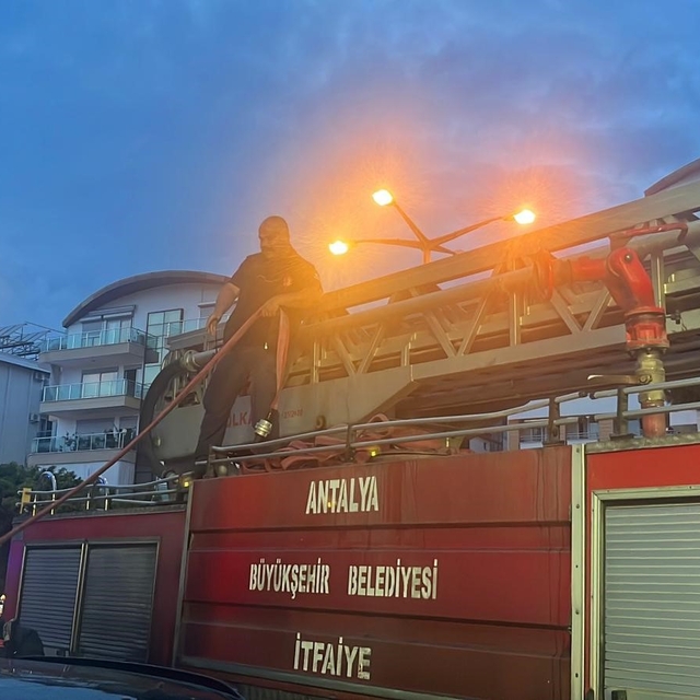 Alanya'da otel mutfağında çıkan yangın korkuttu
