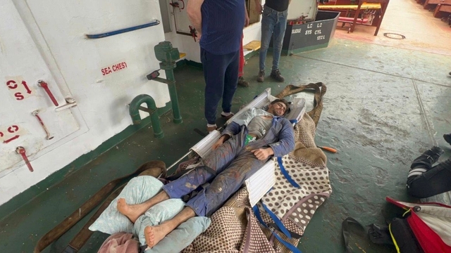 Marmara Denizi'nde gemide yaralanan personel tahliye edildi