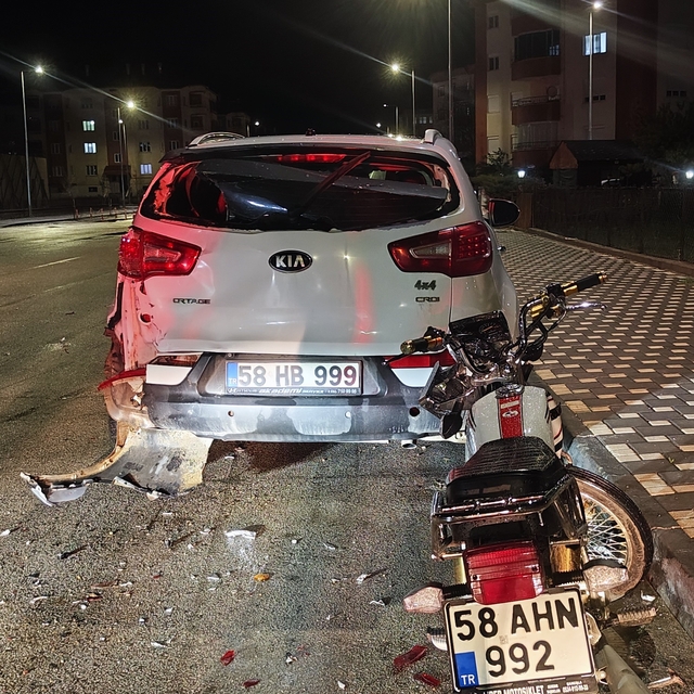 Park halindeki cipe çarpan motosiklet sürücüsü hayatını kaybetti