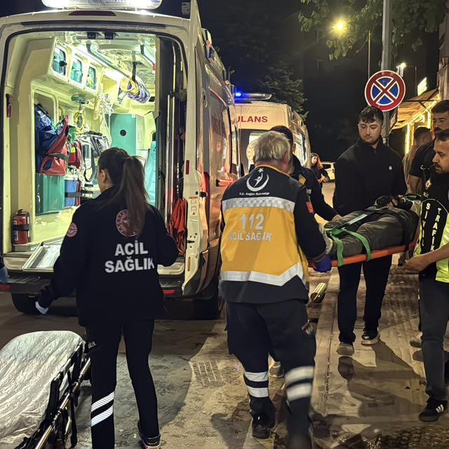 Edirne'de 2 kişinin yaralandığı kaza güvenlik kamerasına yansıdı