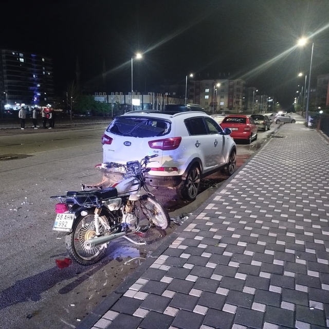Motosiklet park halindeki cipe çarptı: 1 ölü, 1 yaralı