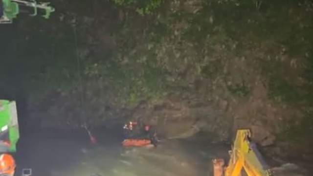 Derede balık avlarken akıntıya kapılıp, kaybolan yeğenin cansız bedenine ulaşıldı; amca aranıyor (2)