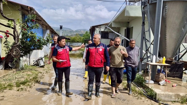 Su baskınlarında zarar gören tarım arazilerinde hasar tespit çalışmaları gerçekleştiriliyor