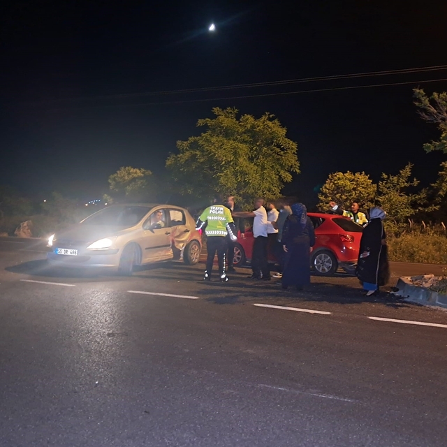 Kilis'te iki otomobil çarpıştı: 4 yaralı