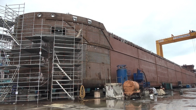 Çamburnu Tersanesi'nde kuru yük gemisi imalatına başlandı
Tersanenin idari koordinatörü Seyfettin Çakır:
"141 metre uzunluğunda, 10 bin 700 tonluk kuru yük gemisini imal ediyoruz, bu ilk projemiz"
"Her türlü gemiyi inşa edebilecek kapasiteye sahibiz"