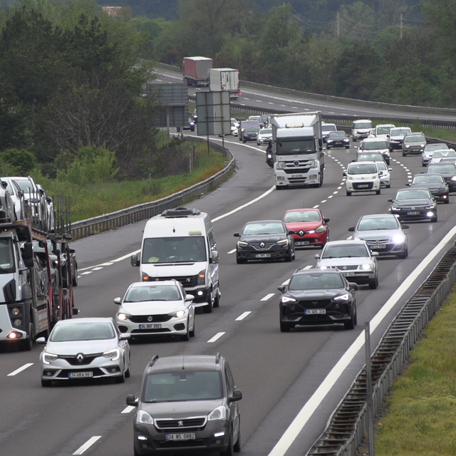 Anadolu Otoyolu'nun Bolu geçişinde bayram trafiği