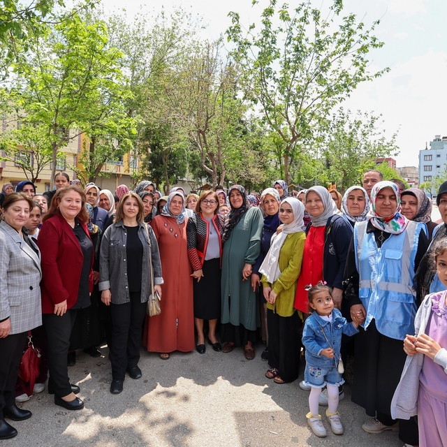 Fatma şahin, 25 Aralık mahallesi sakinleriyle bayramlaştı
Yeni "Haydi Tarla...