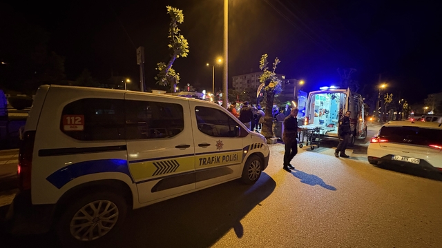 Kastamonu'da motosiklet park halindeki otomobile çarptı: 1 yaralı