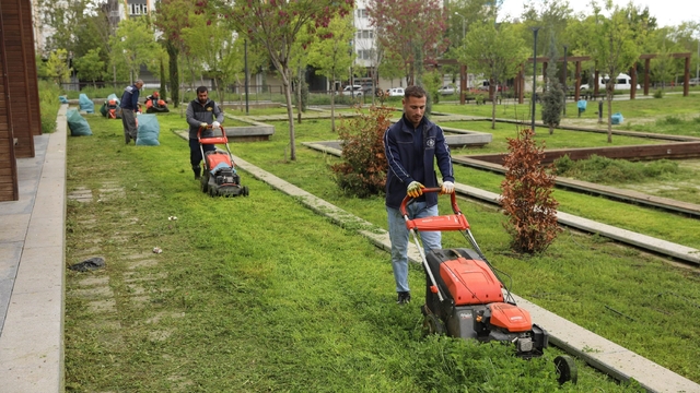 Parklarda yaz hazırlığı