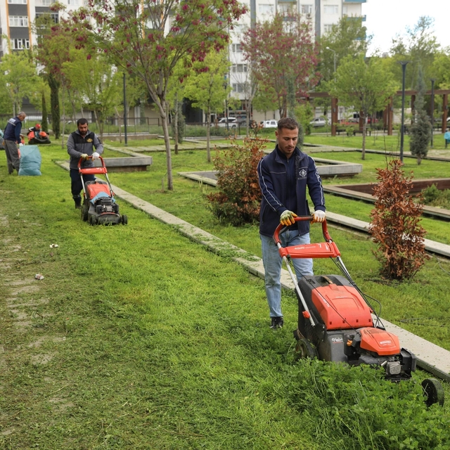 Parklarda yaz hazırlığı