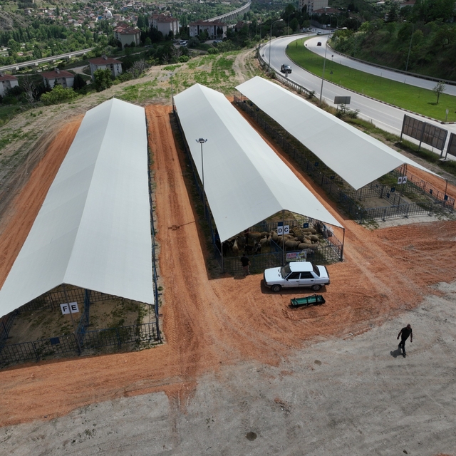 Bilecik'te kurban satış alanı bayrama hazır