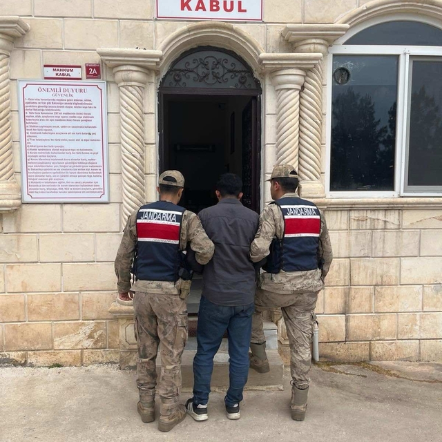 Dolandırıcılık suçundan aranan şahıs yakalandı