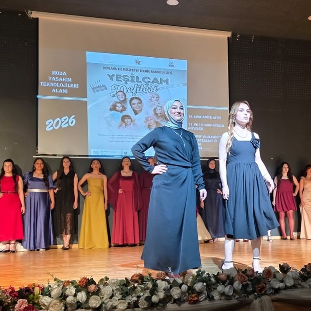 Öğrenciler Yeşilçam Defilesi çok beğenildi