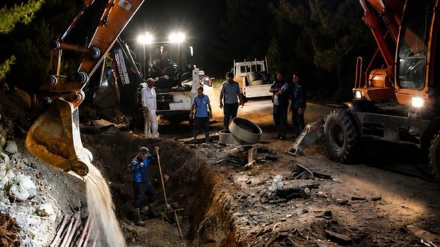 MUSKİ ekiplerinden Torba'daki su isale hattı patlamasına gece müdahalesi