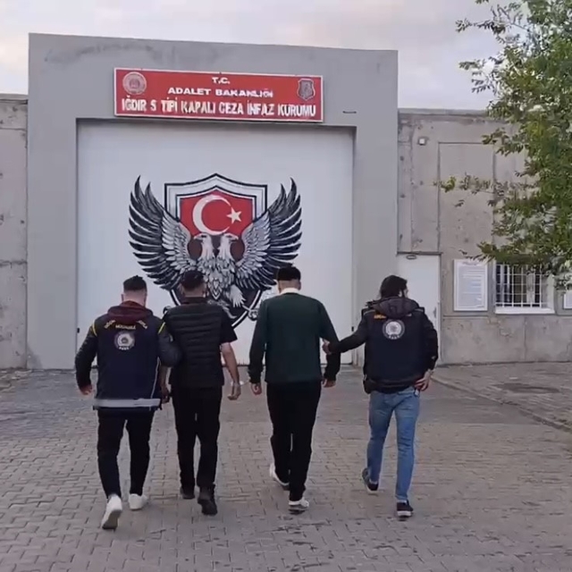 İnsan ticareti suçundan aranan 2 şüpheli, Dilucu Sınır Kapısı'nda yakalandı