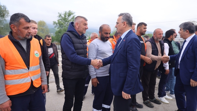 Başkan Kurnaz belediye personeliyle bayramlaştı