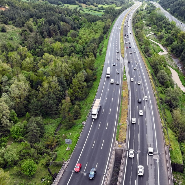 Anadolu Otoyolu'nun Bolu geçişinde bayram trafiği (2)