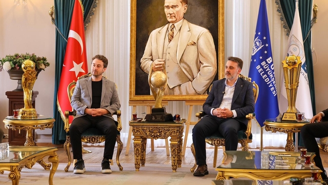 Şampiyon hentbolculardan Başkan Vekili Biba'ya ziyaret