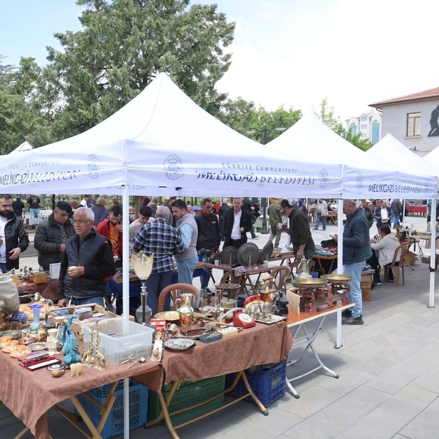 Antika pazarı, antika kültürünü yaşatmaya devam ediyor