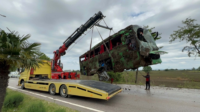 Çanakkale'de otobüs devrildi; 46 yaralı (3)