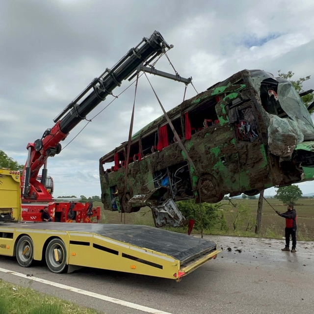 Çanakkale'de otobüs devrildi; 46 yaralı (3)