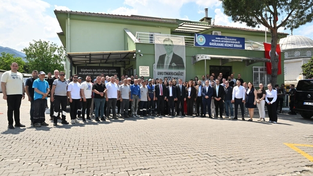 Manisa Büyükşehir yönetimi personelle bayramlaştı