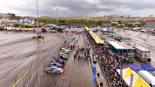 Gaziantep'te 2026 Türkiye Drift Şampiyonası düzenlendi
İlk sürüşte Başkan Fatma Şahin de yer aldı