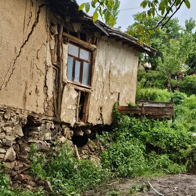 Tokat'ta heyelan nedeniyle 2 ev tahliye edildi