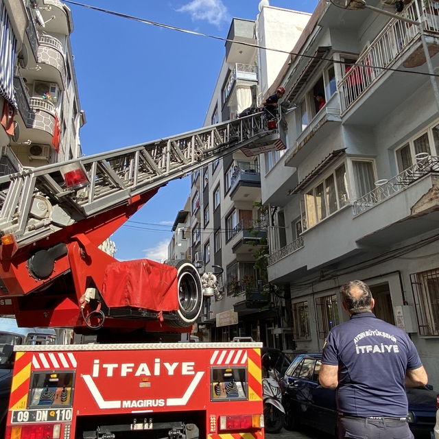 Dar merdivenden indirilemeyen hastanın imdadına itfaiye ekipleri yetişti
Ay...